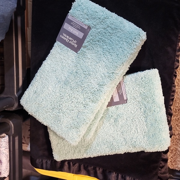 Better Homes and Gardens bath rugs - Picture 1 of 4